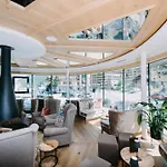 מלון Salzburger Hof 4*