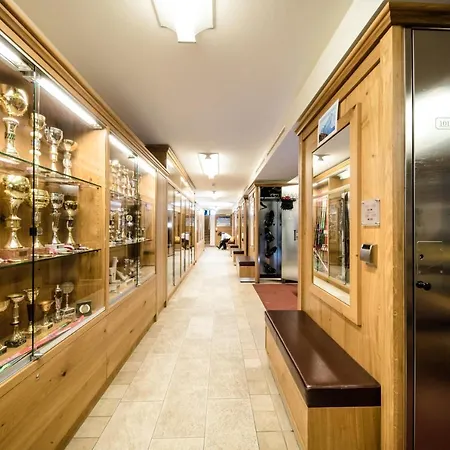 Salzburger Hof فندق زوشنسي