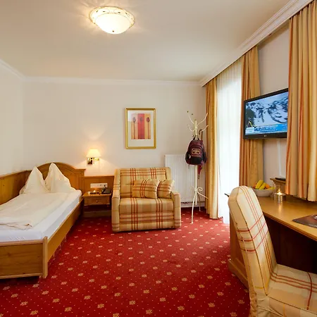 Salzburger Hof Отель 4*