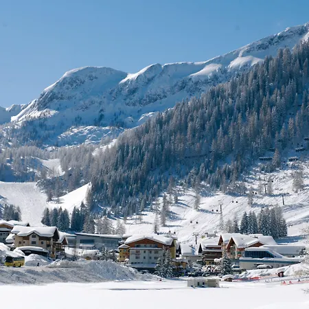 Salzburger Hof Отель Цаухензее