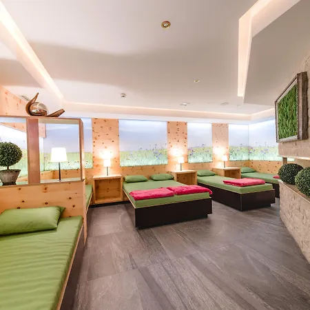 Salzburger Hof Отель 4*